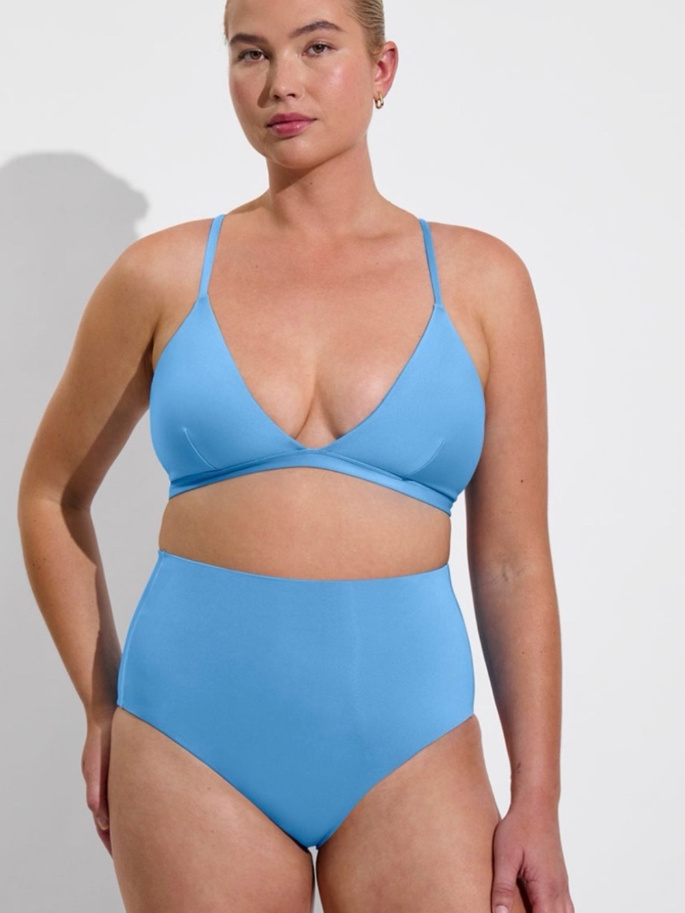 Left on Friday Hi Tide Bottom
HIGH RISE, MID CUT LEG, MEDIUM BUM Size L NWT